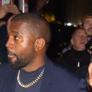 Kim Kardashian et son mari Kanye West arrivent très amoureux à la soirée WSJ Innovators Awards au musée d'Art Moderne à New York, le 6 novembre 2019