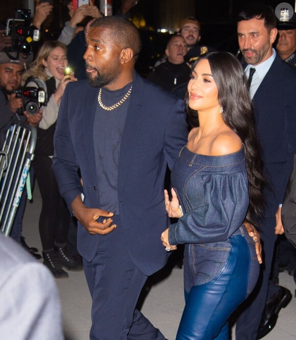 Kim Kardashian et son mari Kanye West arrivent très amoureux à la soirée WSJ Innovators Awards au musée d'Art Moderne à New York, le 6 novembre 2019