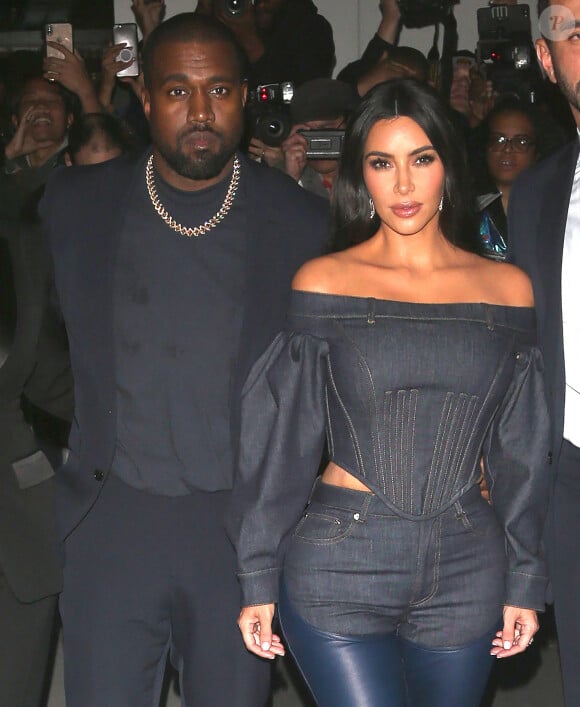 Kim Kardashian et son mari Kanye West arrivent très amoureux à la soirée WSJ Innovators Awards au musée d'Art Moderne à New York, le 6 novembre 2019