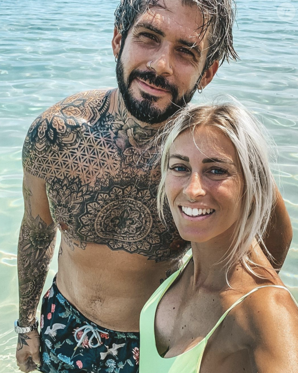 Jérémy Brun, ex-candidat de "Top Chef" (M6) en 2014 et "Les Anges" (NRJ12) en 2019, annonce la grossesse de sa compagne et future épouse Alexia le 28 juillet 2020.