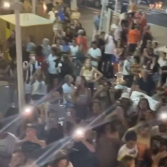 Carla Moreau et Maeva Ghennam créent un attroupement en pleine nuit - 28 juillet 2020, Antibes