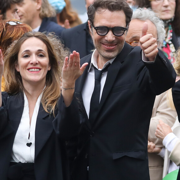 Victoria Bedos, Nicolas Bedos - Sorties - Hommage à Guy Bedos en l'église de Saint-Germain-des-Prés à Paris le 4 juin 2020.