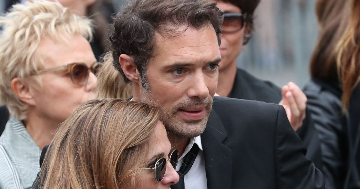 Nicolas Bedos et sa soeur Victoria Bedos Sorties Hommage à Guy Bedos en l'église de Saint Nicolas Bedos et sa soeur Victoria Bedos Sorties Hommage à Guy Bedos en l'église de Saint