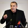 Jean-Marc Morandini fait une déclaration à la presse dans un salon de l'hôtel Radisson à Boulogne-Billancourt, le 19 juillet 2016, dénonçant un complot...
