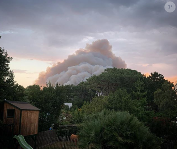 Amélie Mauresmo dévoile une photo de l'incendie à Anglet. Photo prise depuis son jardin. Le 30 juillet 2020.