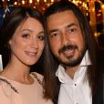 Moundir et son épouse Inès enceinte - 10e cérémonie des Globes de Cristal au Lido à Paris, le 13 avril 2015.