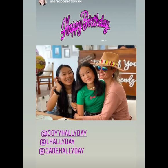 Laeticia Hallyday avec ses deux filles Jade et Joy. Joy Hallyday a fêté ses 12 ans le 27 juillet 2020, au restaurant "Nikki Beach" de Saint-Barthélemy.