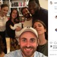 Camille Combal prend la pose aux côtés d'amis et sa femme, la belle Marie en top blanc, le 9 juin 2020 sur Instagram.