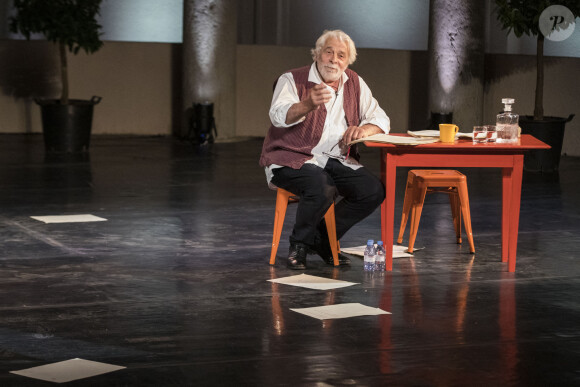 Exclusif - Jacques Weber dans la pièce "Hugo au bistrot" sur la scène du théâtre de Verdure lors de la 36ème édition du Festival de Ramatuelle, France, le 7 août 2020.  © Cyril Bruneau/Festival de Ramatuelle/Bestimage 