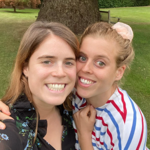 La princesse Eugenie d'York souhaite un joyeux anniversaire à sa soeur Beatrice. Août 2020.