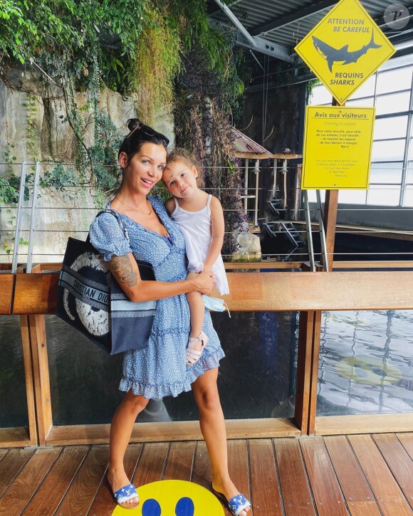 Julia Paredes lors d'une sortie avec sa fille Luna, le 9 août 2020