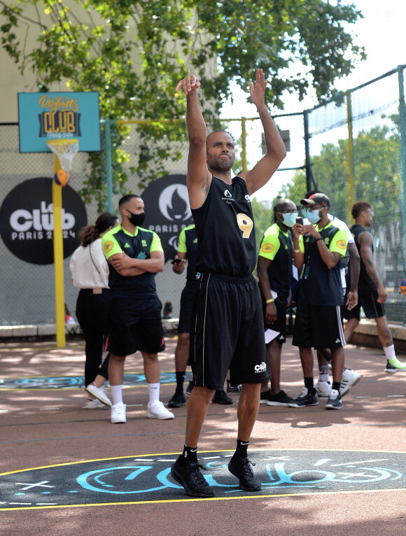 Tony Parker - Lancement du "Club Paris 2024" avec un tournoi de basket à 4 ans, jour pour jour du début des Jeux Olympiques, le 26 juillet 2020 à Paris. © Veeren/Bestimage 