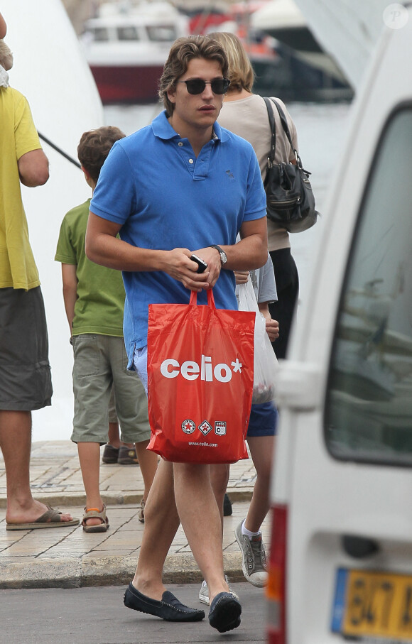 Jean Sarkozy se balade à St-Tropez avec son épouse Jessica. Août 2011.