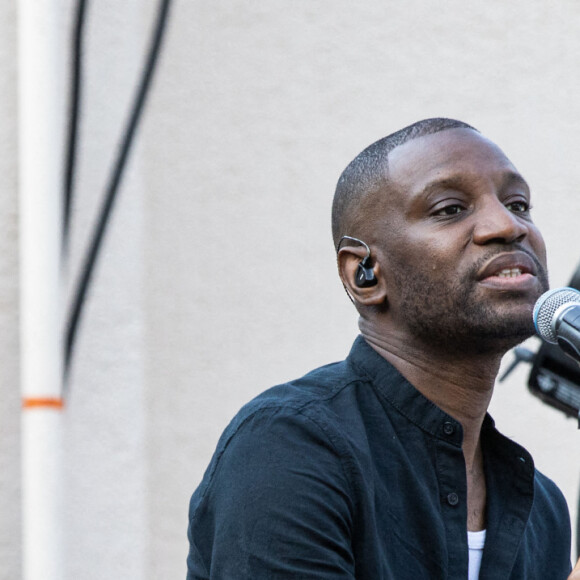 Info du 12 Août 2020 ( Abd Al Malik est à nouveau papa pour la 4 ème fois. Sa femme la chanteuse Wallen a donné naissance il y a un mois.) - Exclusif - Abd al Malik - Pièce "Le Jeune Noir à L'Epée" sur la scène du théâtre de Verdure lors de la 36ème édition du Festival de Ramatuelle. Le 10 août 2020 © Cyril Bruneau / Festival de Ramatuelle / Bestimage