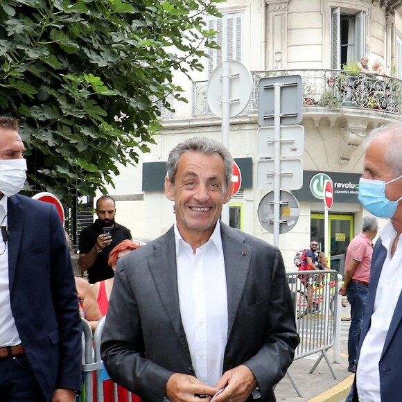 Hubert Falco, maire de Toulon - Nicolas Sarkozy dédicace son livre "Le temps des tempêtes" à la librairie Charlemagne à Toulon le 12 août 2020. © Valérie Le Parc / Nice Matin / Bestimage 