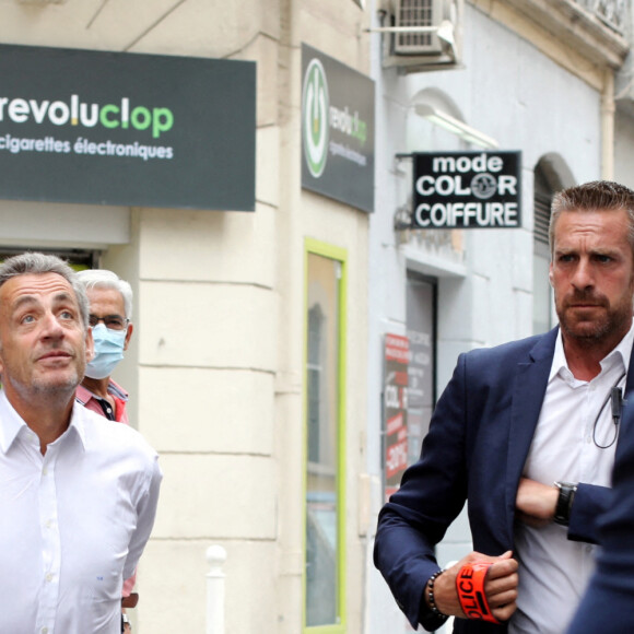 Nicolas Sarkozy dédicace son livre "Le temps des tempêtes" à la librairie Charlemagne à Toulon le 12 août 2020. © Valérie Le Parc / Nice Matin / Bestimage 