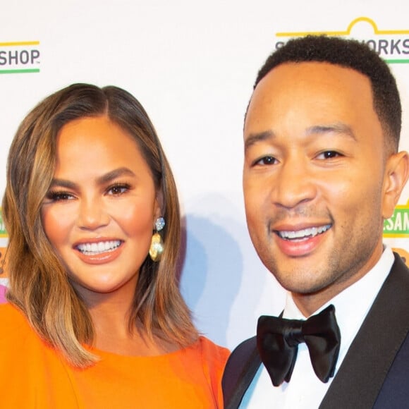 Info - Chrissy Teigen annonce qu'elle est enceinte de son 3ème enfant dans le clip vidéo " Wild " de son mari John Legend - Chrissy Teigen et son mari John Legend - Les célébrités lors du gala de charité du 50ème anniversaire de Sesame Workshop à Cipriani Wall Street à New York, le 29 mai 2019.