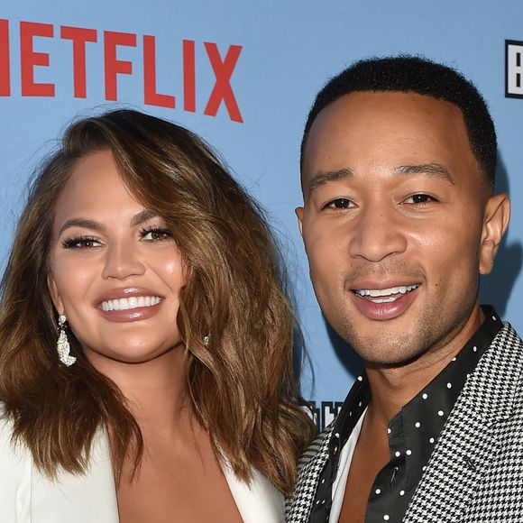 Info - Chrissy Teigen annonce qu'elle est enceinte de son 3ème enfant dans le clip vidéo " Wild " de son mari John Legend - Chrissy Teigen et son mari John Legend - Première du film Netflix "Between Two Ferns: The Movie" au cinéma ArcLight Hollywood, Los Angeles, le 16 septembre 2019.