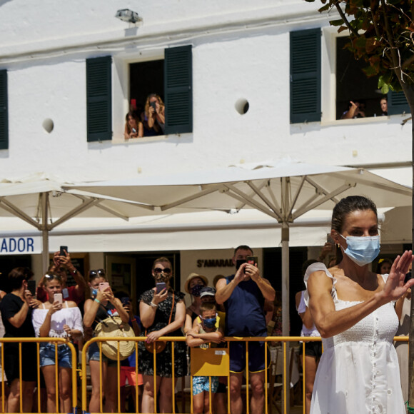 Le roi Felipe VI d'Espagne et la reine Letizia ville de Ciutadella sur l'Ile de Minorque le 13 août 2020.