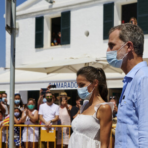 Le roi Felipe VI d'Espagne et la reine Letizia ville de Ciutadella sur l'Ile de Minorque le 13 août 2020.