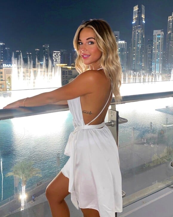 Maddy Burciaga sublime en robe, à Dubaï, le 5 août 2020