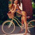  Le mannequin brésilien Alessandra Ambrosio pose pour la campagne de sa marque de maillots de bain Gal Floripa. Fort Lauderdale. Le 13 août 2020. 
  