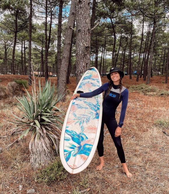 Laury Thilleman se blesse en surf pendant ses vacances  dans le Sud-Ouest de la France - Instagram