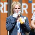 Exclusif - Britney Spears et son compagnon Sam Asghari sortent de leur confinement pour une journée shopping et sportive à Los Angeles le 16 juin 2020. C'est la première fois depuis trois mois que Britney sort de sa maison.