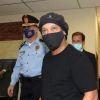 Après être passé devant le juge, Ronaldhino a été remis en liberté, après cinq mois de détention à Ascunion au Paraguay, le 24 août 2020. Le footballeur brésilien est accusé d'usage de faux passeports.