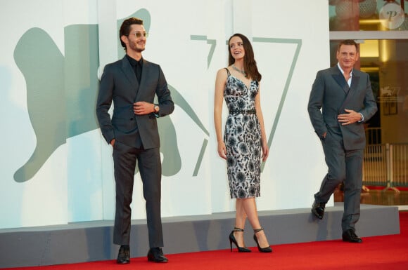 Pierre Niney, Stacy Martin et Benoît Magimel - Tapis rouge du film "Amants" lors de la 77ème édition du Festival international du film de Venise, la Mostra le 3 septembre 2020. 