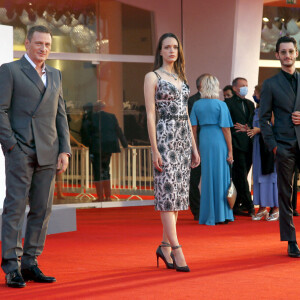 Benoît Magimel, Stacy Martin et Pierre Niney - Tapis rouge du film "Amants" lors de la 77ème édition du Festival international du film de Venise, la Mostra le 3 septembre 2020. 