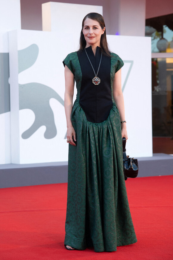 Amira Casar - Tapis rouge du film "Amants" lors de la 77ème édition du Festival international du film de Venise, la Mostra le 3 septembre 2020. 