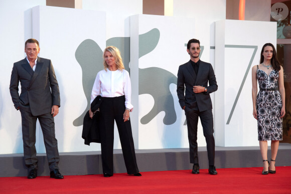 Benoît Magimel, Nicole Garcia, Pierre Niney et Stacy Martin - Tapis rouge du film "Amants" lors de la 77ème édition du Festival international du film de Venise, la Mostra le 3 septembre 2020. 