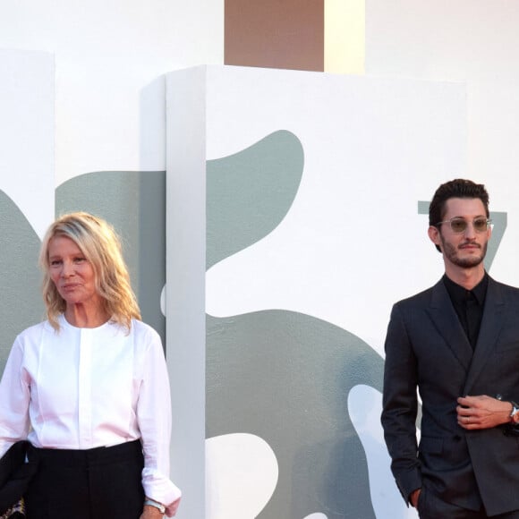 Benoît Magimel, Nicole Garcia, Pierre Niney et Stacy Martin - Tapis rouge du film "Amants" lors de la 77ème édition du Festival international du film de Venise, la Mostra le 3 septembre 2020. 