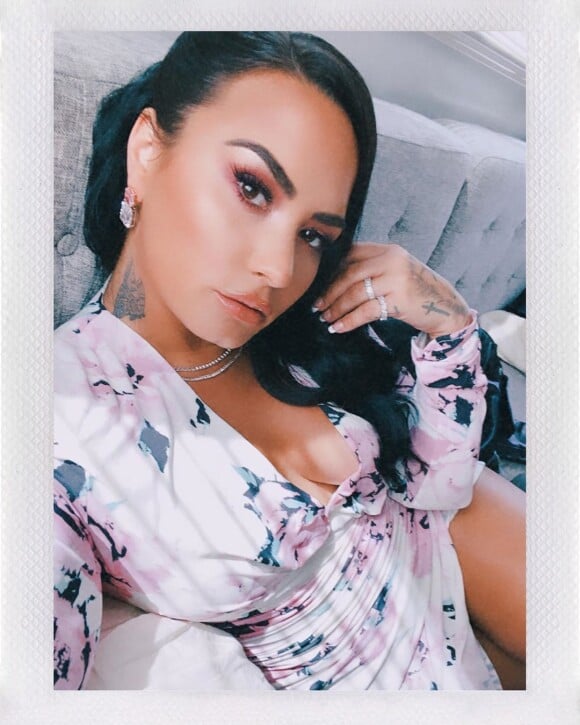 Demi Lovato a posté cette photo dévoilant son nouveau tatouage dans le cou, sur Instagram.