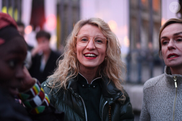 Exclusif - Alexandra Lamy au vernissage de l'exposition photos "Libres et égales" à l'occasion de la journée internationale des droits des femmes sur les grilles de la cour d'appel à Paris, France, le 6 mars 2020. © Rachid Bellak/Bestimage