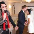 Lily Allen se marie à Las Vegas avec David Harbour devant un sosie d'Elvis.
