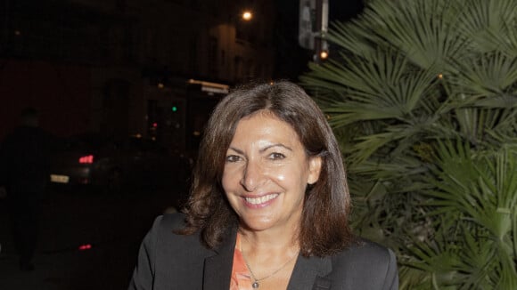 Anne Hidalgo, Nicoletta et son époux remercient le personnel soignant à table !