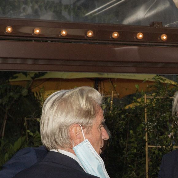 Exclusif - Bernard Kouchner, Jean-Claude Mailly - Gérard Idoux a rendu hommage au personnel soignant de l'APHP (Assistance Publique - Hôpitaux de Paris) en invitant en particulier des équipes de la Pitié-Salpétrière dans son restaurant "Le Récamier" à Paris, le 7 septembre 2020. © Jack Tribeca/Bestimage