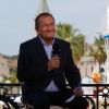 Jean-Pierre Pernaut est venu remettre au maire de Sanary le titre de plus beau marché de France en direct lors du JT de TF1. © Dominique Leriche / Nice / Matin / Bestimage