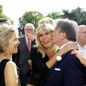 Exclusif  - Véronique Jannot (témoin), Mathilde Seigner et Mario Luraschi - Cérémonie de mariage de Mario Luraschi et Clémence Faivre à l'Abbaye de Chaalis au centre de la forêt d'Ermenonville, à Fontaine-Chaalis, France, le 15 septembre 2018. © Jacovides-Moreau/Bestimage