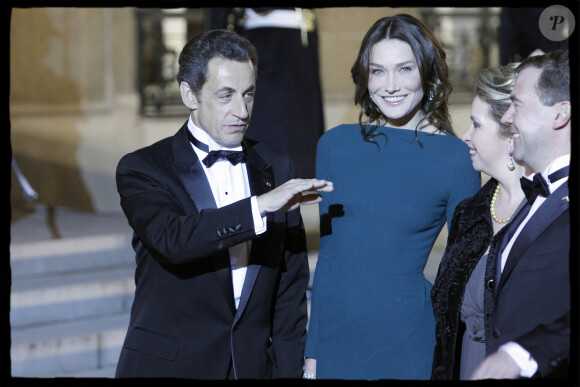Nicolas Sarkozy et sa femme Carla Bruni-Sarkozy - Dîner d'Etat en l'honneur du président Medvedev à l'Elysée le 2 mars 2010.