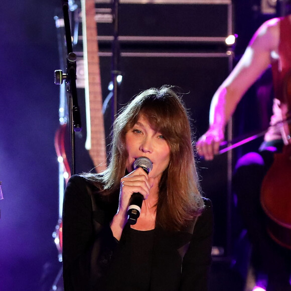 Carla Bruni-Sarkozy en concert au théâtre de Verdure du Grand Jardin à Le Lavandou le 23 juillet 2019. © Dominique Jacovides-Cyril Moreau/Bestimage 