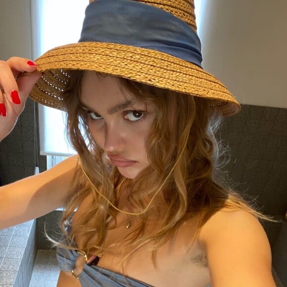 Lily-Rose Depp publié une jolie photo d'elle en maillot de bain, sur Instagram.