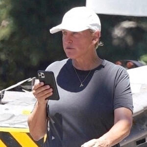 Exclusif - Ellen DeGeneres se promène dans le quartier de Montecito à Los Angeles le 1er août 2020. 