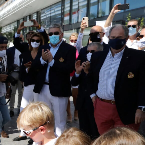 La princesse Charlène de Monaco, le prince Albert II de Monaco, le prince Jacques de Monaco, marquis des Baux, et la princesse Gabriella de Monaco, comtesse de Carladès - La famille princière de Monaco à l'arrivée de la 3ème édition de la course "The Crossing : Calvi-Monaco Water Bike Challenge". Ce défi caritatif organisé par la Fondation Princesse Charlène se déroule les 12 et 13 septembre. Deux équipes de quatre athlètes, parmi lesquels la Princesse et son frère Gareth Wittstock, secrétaire général de la fondation, vont se relayer en water bike durant 24h pour relier les 180km qui séparent Calvi de Monaco. Monaco, le 13 septembre 2020. © Cyril Dodergny/Nice Matin/Bestimage