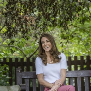 Catherine (Kate) Middleton, duchesse de Cambridge, lors d'une visite à Battersea Park, à Londres, alors qu'elle rencontrait des mères pour savoir comment elles se sont entraidées pendant l'épidémie de Coronavirus (COVID-19). Londres, 22 septembre 2020.