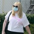 Exclusif - Rebel Wilson est allée à un rendez-vous à Los Angeles, le 21 août 2020. Elle est ressortie 3h après. Elle porte un t-shirt Disney et un masque de protection contre le Coronavirus (Covid-19).