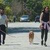 Exclusif - Mandy Moore et son mari Taylor Goldsmith sortent leur chien pendant l'épidémie de coronavirus (COVID-19) à Pasadena le 14 avril 2020. Ils ne portent pas de protection contre le coronavirus (COVID-19) mais prennent soin de garder leur distance avec les autres promeneurs.
