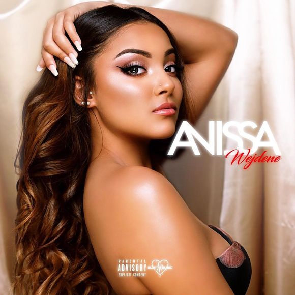 Wejdene sur Instagram. La jeune chanteuse originaire du 91 connait un large succès avec "Anissa" et son clip, qui a dépassé les 10 millions de vues sur YouTube. Elle vient d'ailleurs de signer chez Universal Music.